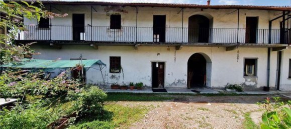 6 rooms House in Cocquio-Trevisago, Italy No. 279432 5