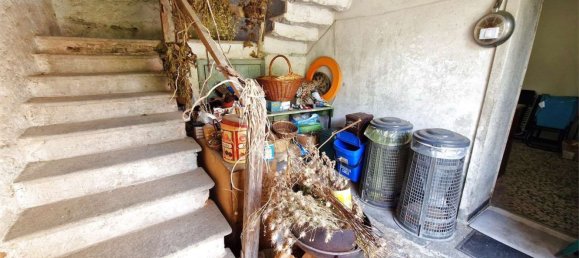 6 rooms House in Cocquio-Trevisago, Italy No. 279432 27