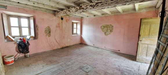 6 rooms House in Cocquio-Trevisago, Italy No. 279432 10