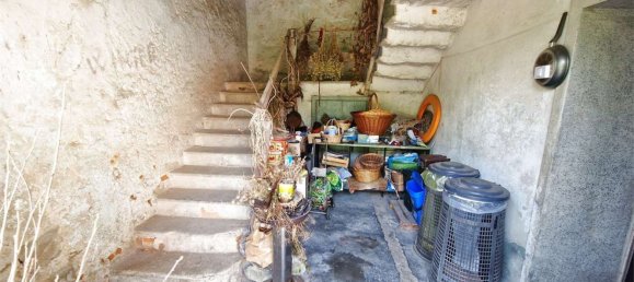 6 rooms House in Cocquio-Trevisago, Italy No. 279432 26