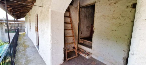 6 rooms House in Cocquio-Trevisago, Italy No. 279432 18