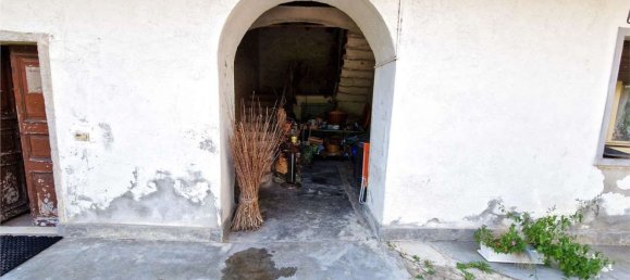 6 rooms House in Cocquio-Trevisago, Italy No. 279432 31