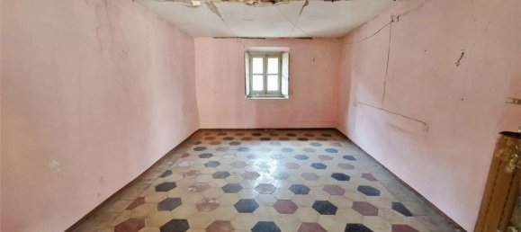 6 rooms House in Cocquio-Trevisago, Italy No. 279432 15