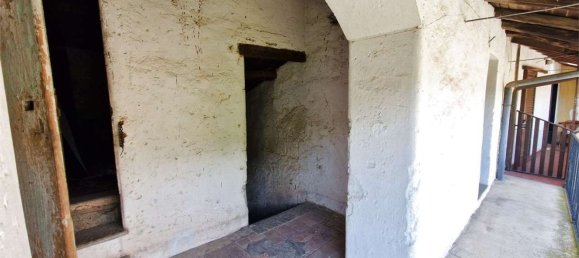 6 rooms House in Cocquio-Trevisago, Italy No. 279432 19