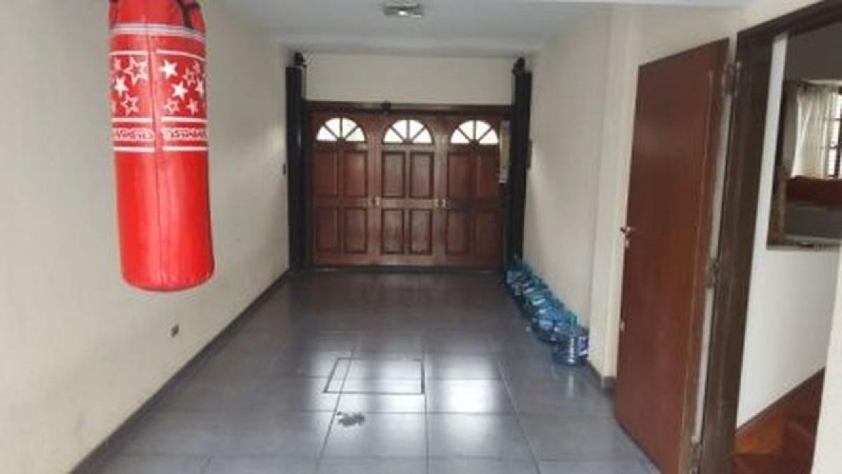 4 bedrooms House in Almirante Brown, Argentina No. 97778