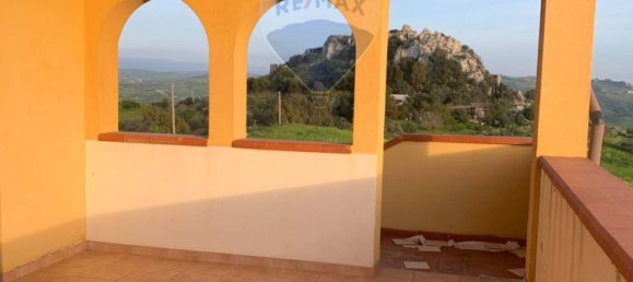 Propriété commerciale à Caltanissetta, Italy 556m² No. 51686 9