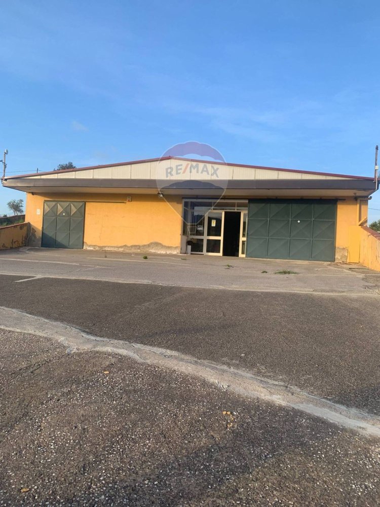 Propriété commerciale à Caltanissetta, Italy 556m² No. 51686