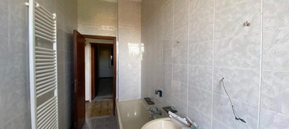 5 rooms Apartment in Castelfiorentino, Italy No. 23643 16