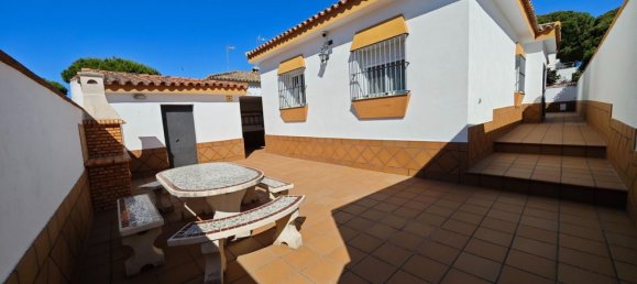 4 bedrooms House in La Barrosa, Spain No. 143988 6