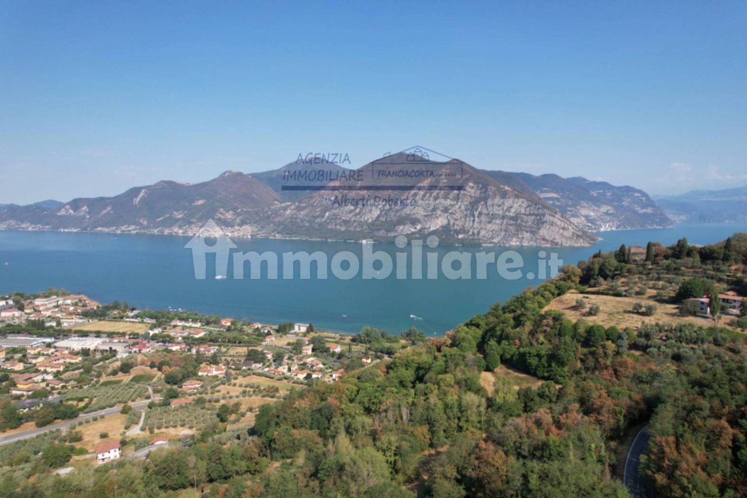  قطعة أرض في Iseo, Italy 33000متر مربع رقم 172177