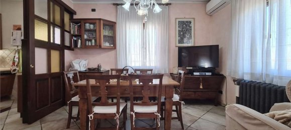 5 rooms Apartment in Modena, Italy No. 213432 10