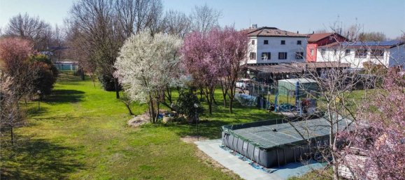 5 rooms Apartment in Modena, Italy No. 213432 33