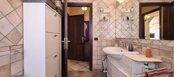 5 rooms Apartment in Modena, Italy No. 213432 16