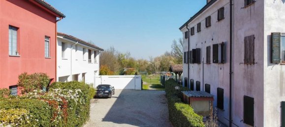 5 rooms Apartment in Modena, Italy No. 213432 29