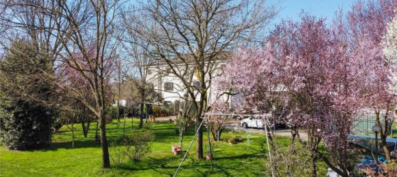 5 rooms Apartment in Modena, Italy No. 213432 32