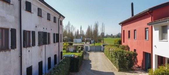 5 rooms Apartment in Modena, Italy No. 213432 28