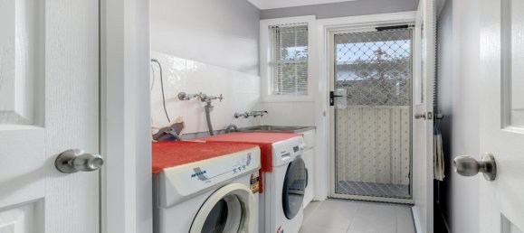 4 bedrooms House in Wauchope, Australia No. 450 15