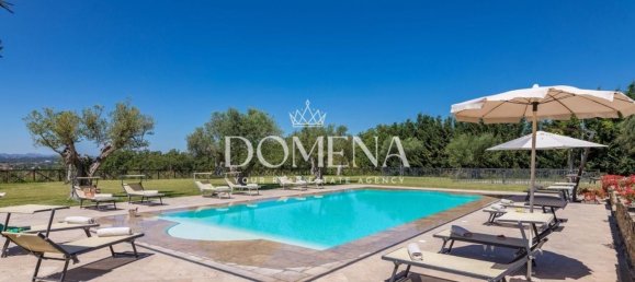 Villa de 18 habitaciónes en Tuoro sul Trasimeno, Italy No. 54202 10