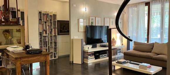 5 rooms Apartment in Monza, Italy No. 34151 3