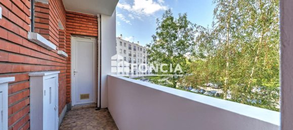 3 bedrooms Apartment in Poissy, France No. 168675 4