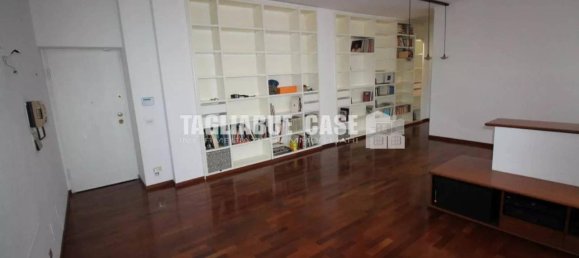 4 rooms Apartment in Cusano Milanino, Italy No. 72146 2