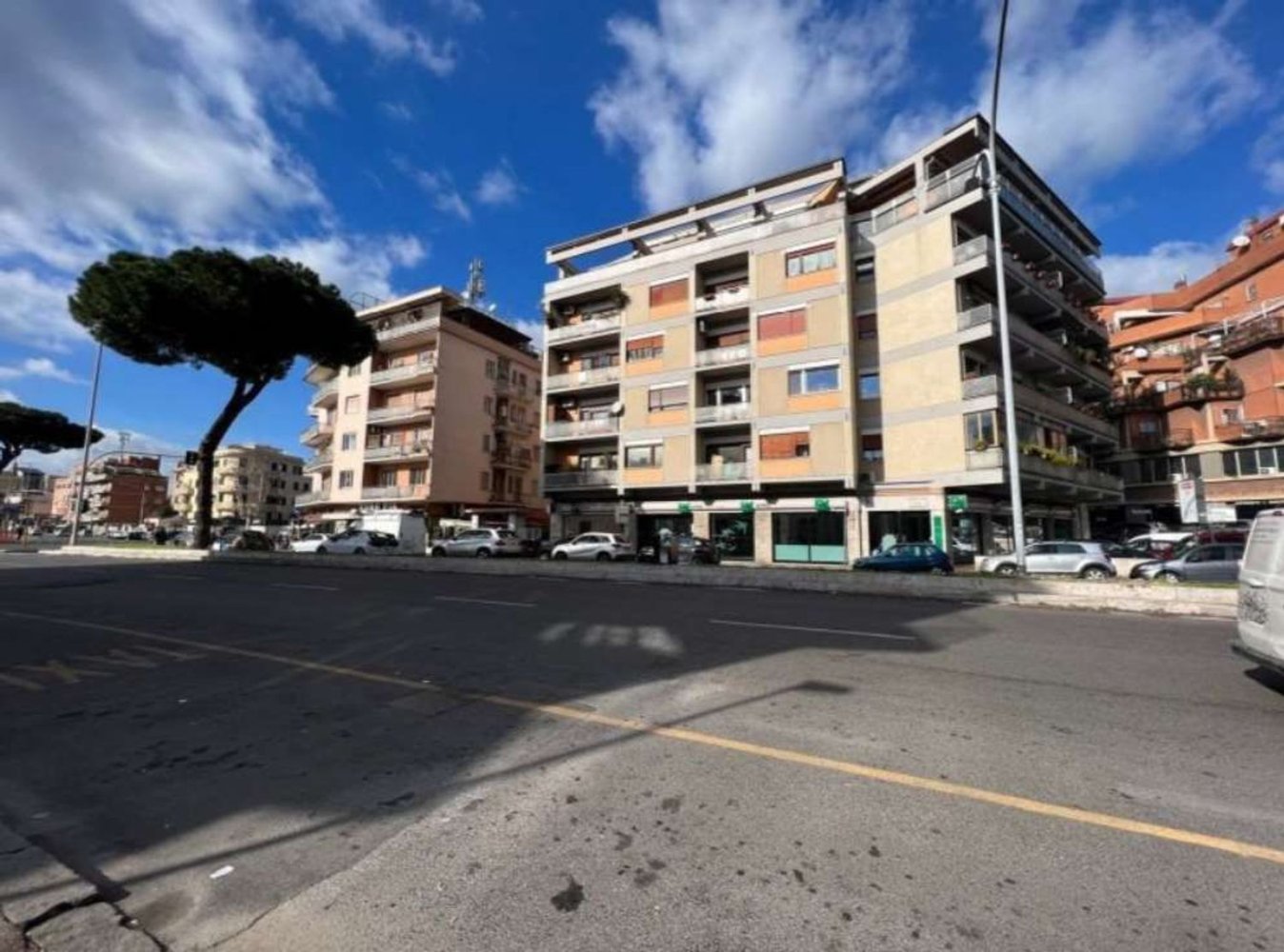 5 rooms Apartment in Rome, Italy No. 268682