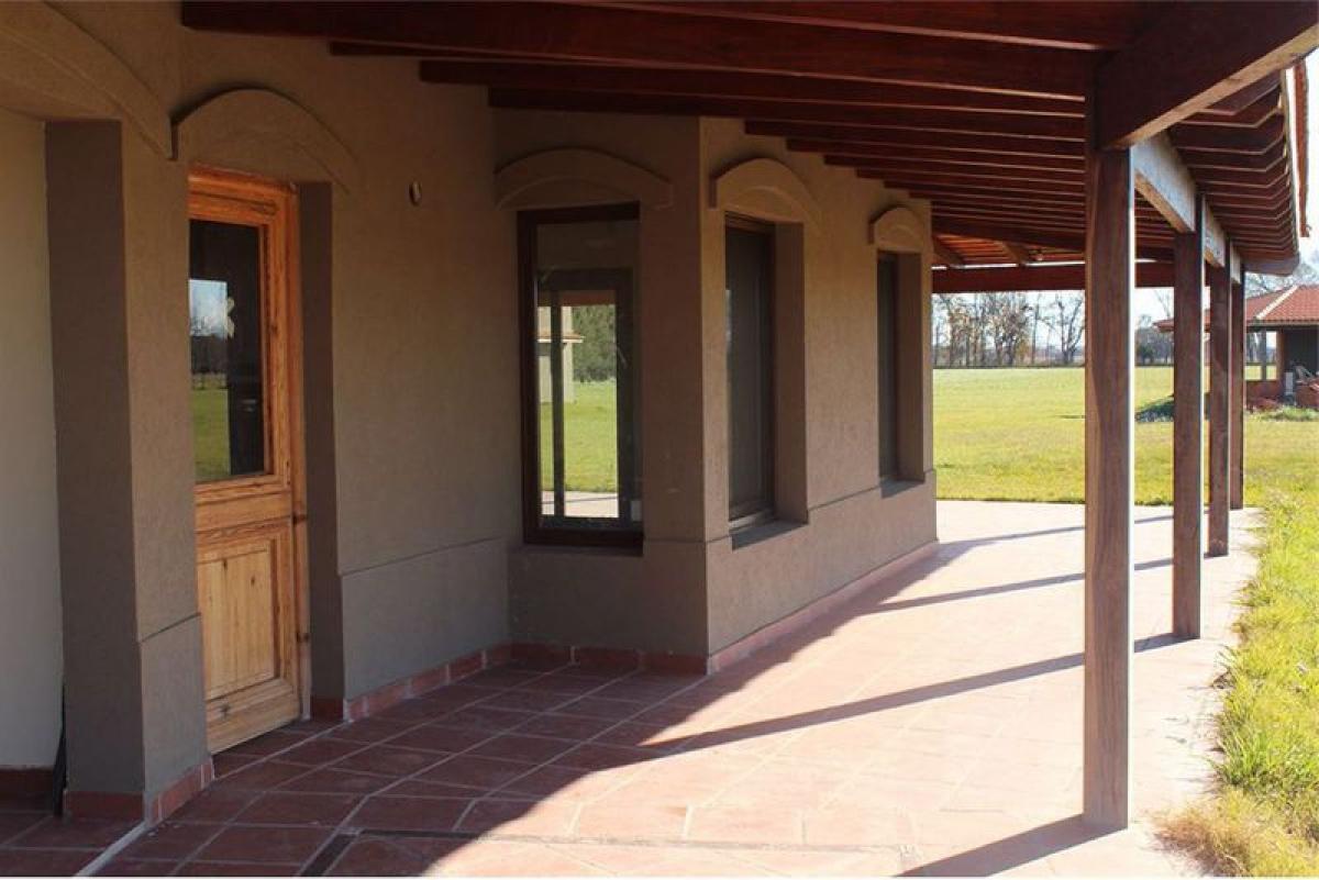 4 Schlafzimmer Haus in Lujan, Argentina, Nr. 8087