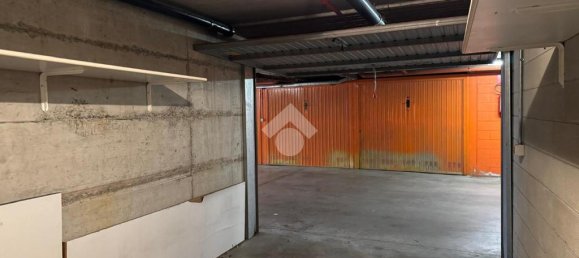 1-salle Garage à Bergamo, Italy No. 25155 13