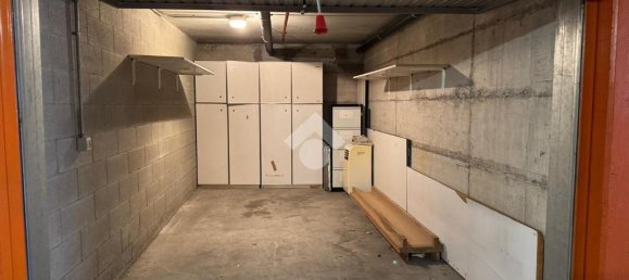 1-salle Garage à Bergamo, Italy No. 25155 10