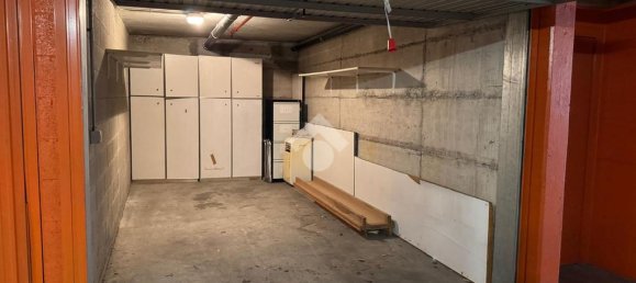 1-salle Garage à Bergamo, Italy No. 25155 5