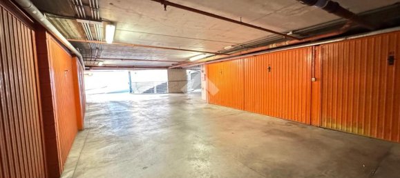 1-salle Garage à Bergamo, Italy No. 25155 11