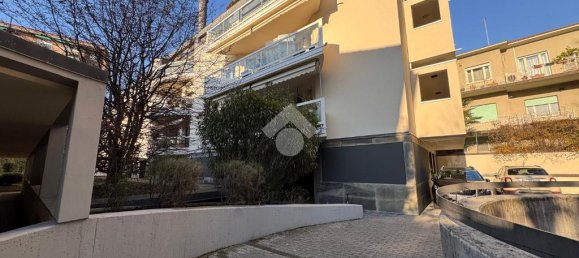 1-salle Garage à Bergamo, Italy No. 25155 9