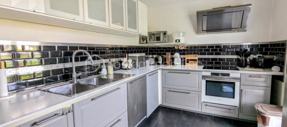 Casa de 4 dormitorios en Vert-Saint-Denis, France No. 322205 8