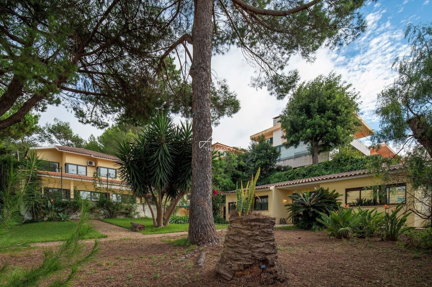 8 bedrooms Villa in Cascais, Portugal No. 119085