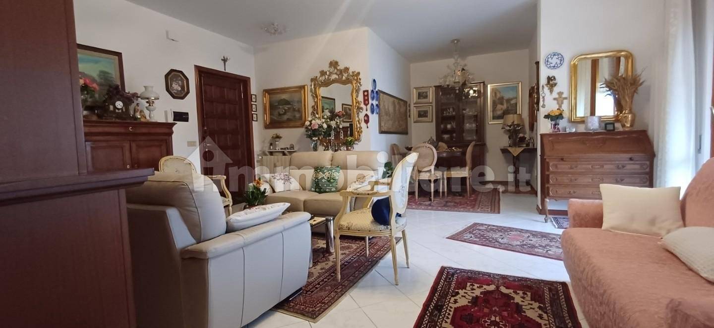 Apartamento de 2 dormitorios en Massa, Italy No. 93467