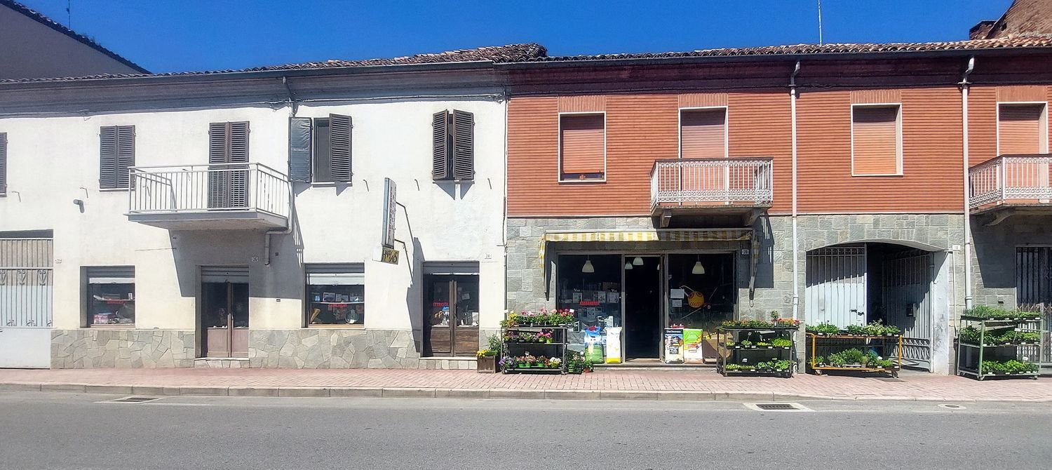 Propriété commerciale à Castagnole delle Lanze, Italy 131m² No. 68140
