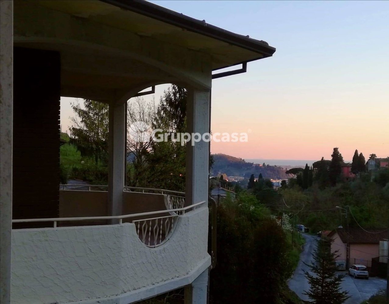 5 rooms Villa in Carrara, Italy No. 45768