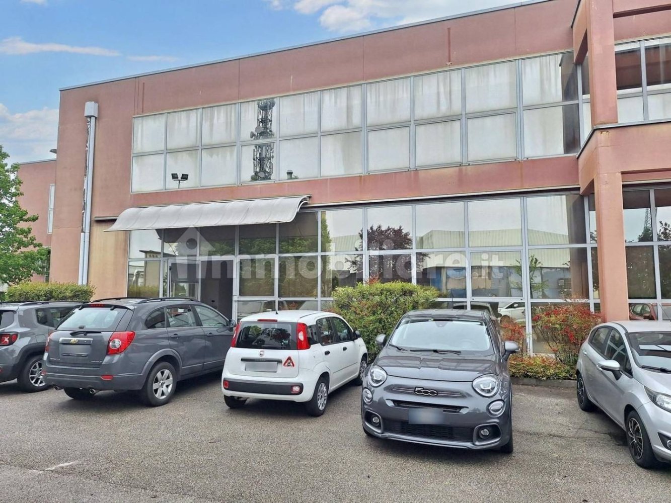 2171m² Commercial property in Bolzano Vicentino, Italy No. 326184