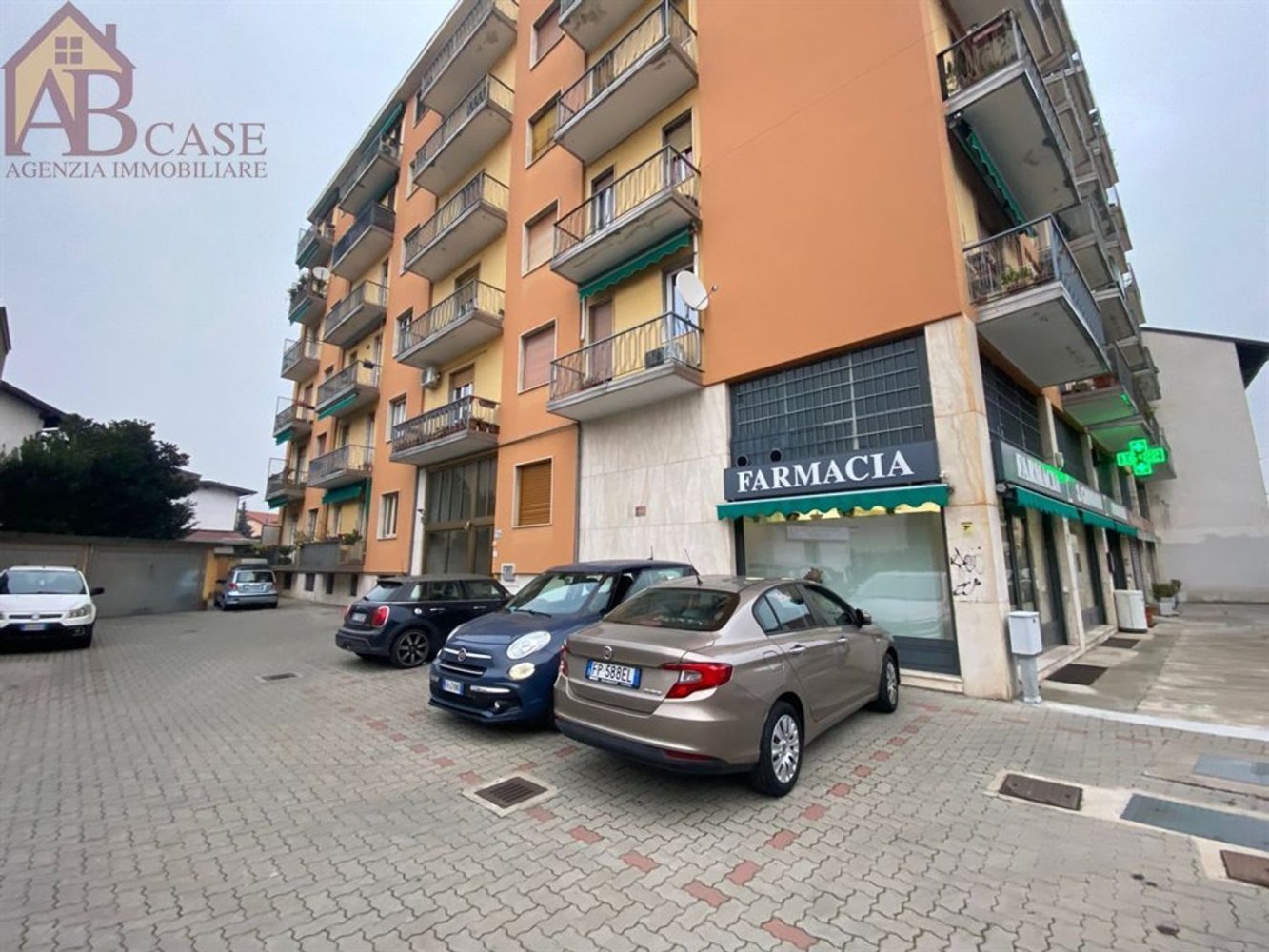 3-salle Appartement à Vigevano, Italy No. 150301