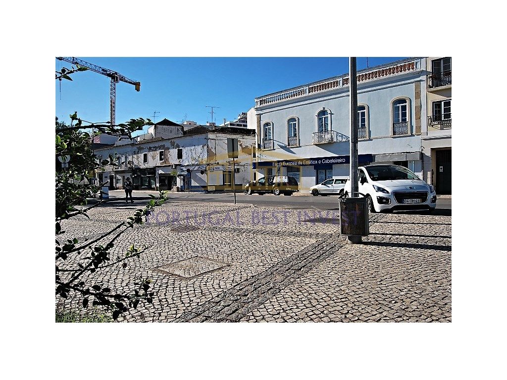 9 bedrooms Building in Portimao, Portugal No. 89829