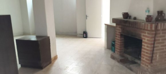 361m² Building in Villamuriel de Cerrato, Spain No. 70308 2