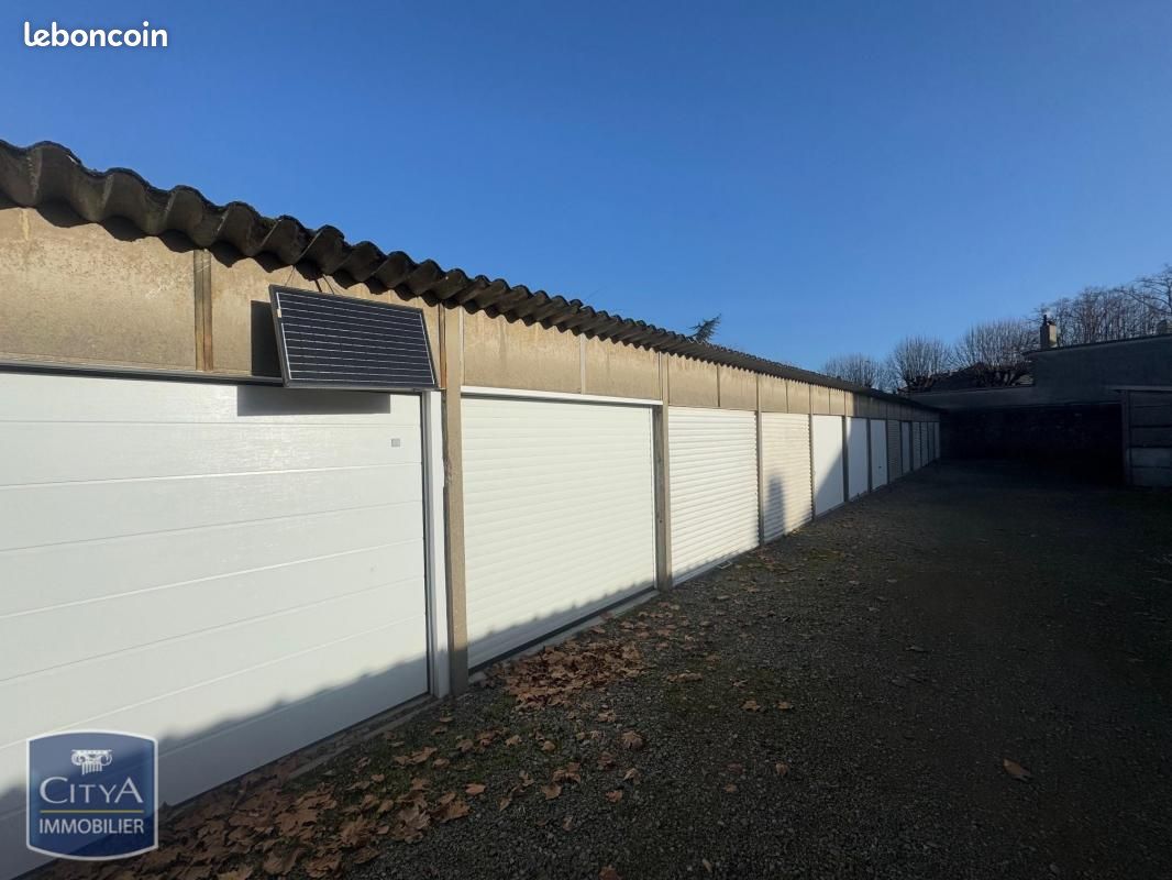 Parkplatz in Le Mans, France, Nr. 336847