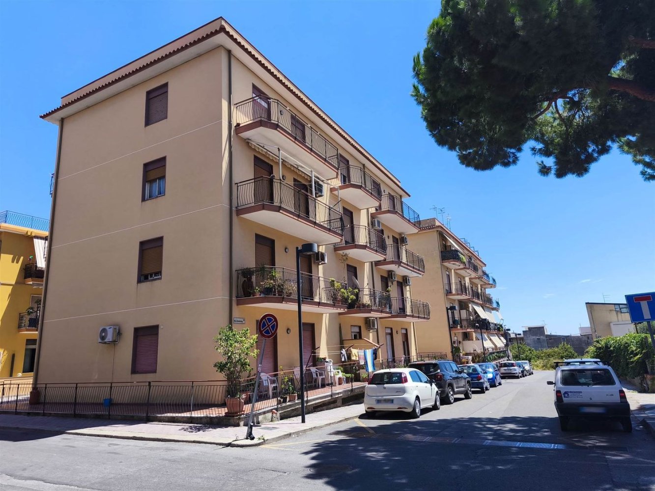 Apartamento de 4 habitaciónes en Nizza di Sicilia, Italy No. 280042
