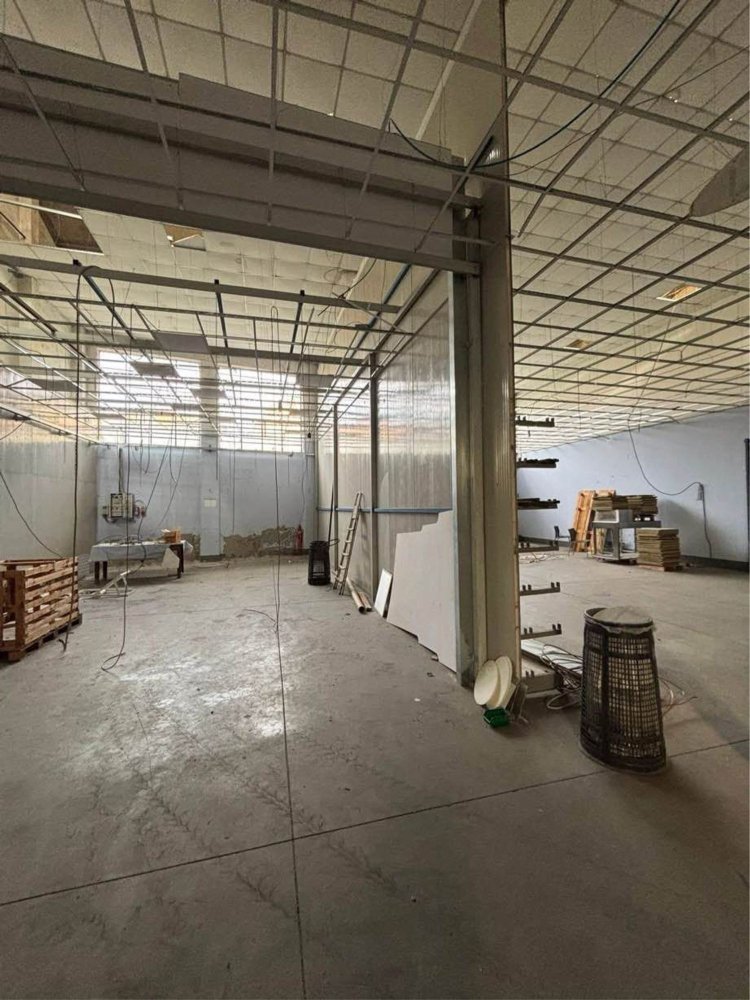 Almacén en Borgomanero, Italy 1100 m² No. 300149