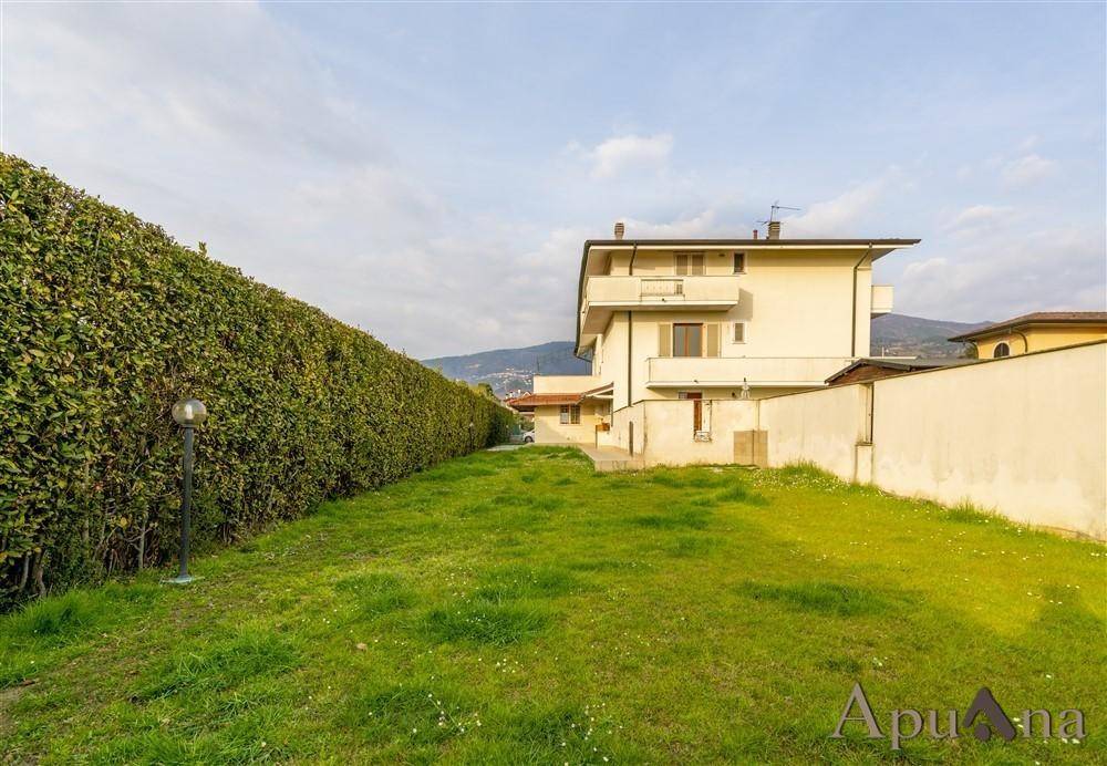 6 bedrooms Villa in Montignoso, Italy No. 216512
