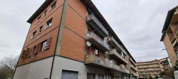 5 rooms Apartment in Perugia, Italy No. 43017 3