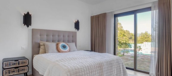 5 bedrooms Villa in Valbonne, France No. 1937 3