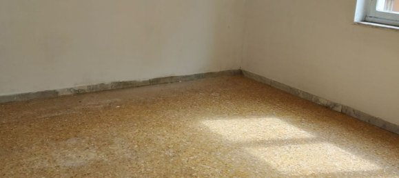 4 bedrooms Apartment in Carrara, Italy No. 313693 3