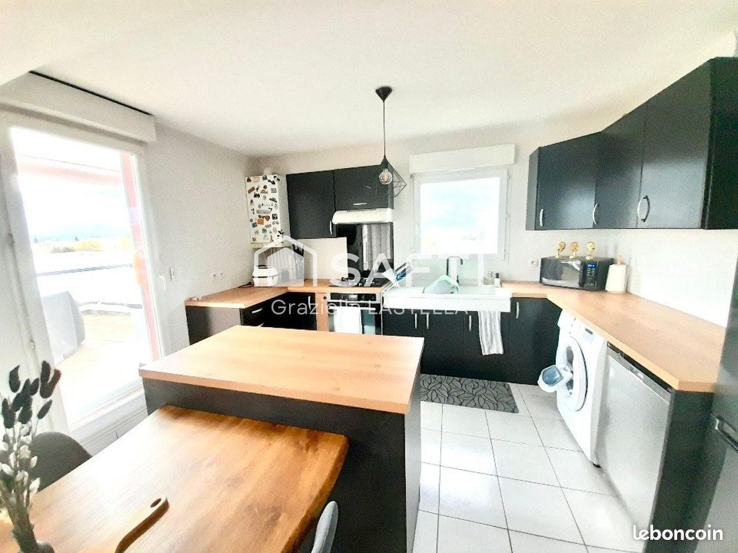 3 chambres Appartement à Échirolles, France No. 196093