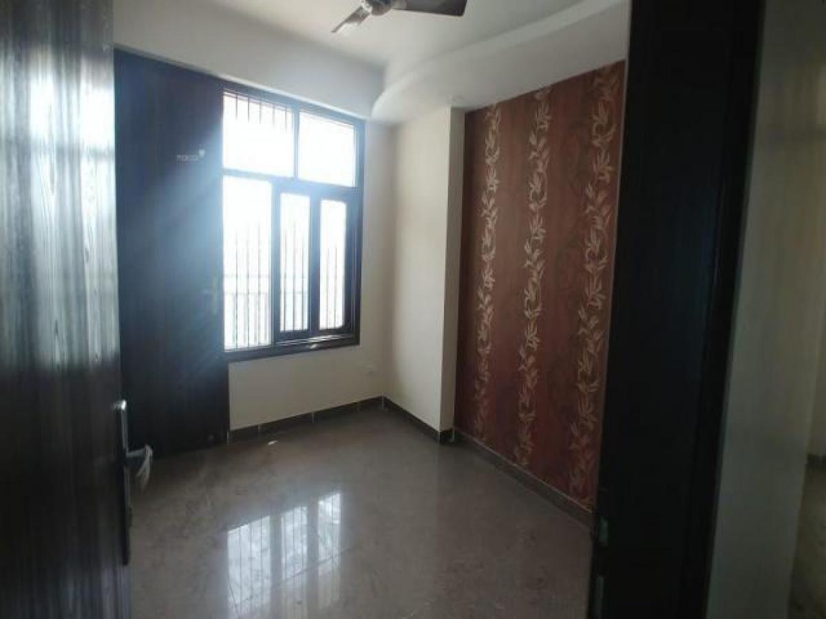 Casa de 2 dormitorios en Ghaziabad, India No. 9256